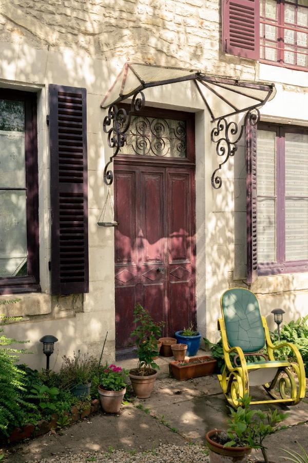 L'Escapade Place Voltaire Vermenton Exterior photo