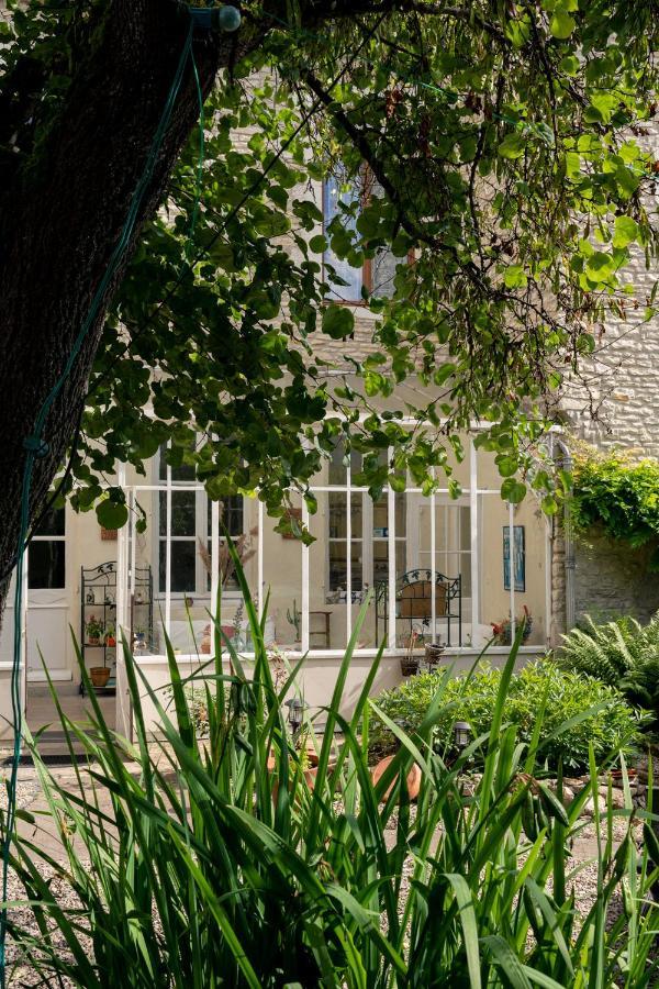 L'Escapade Place Voltaire Vermenton Exterior photo